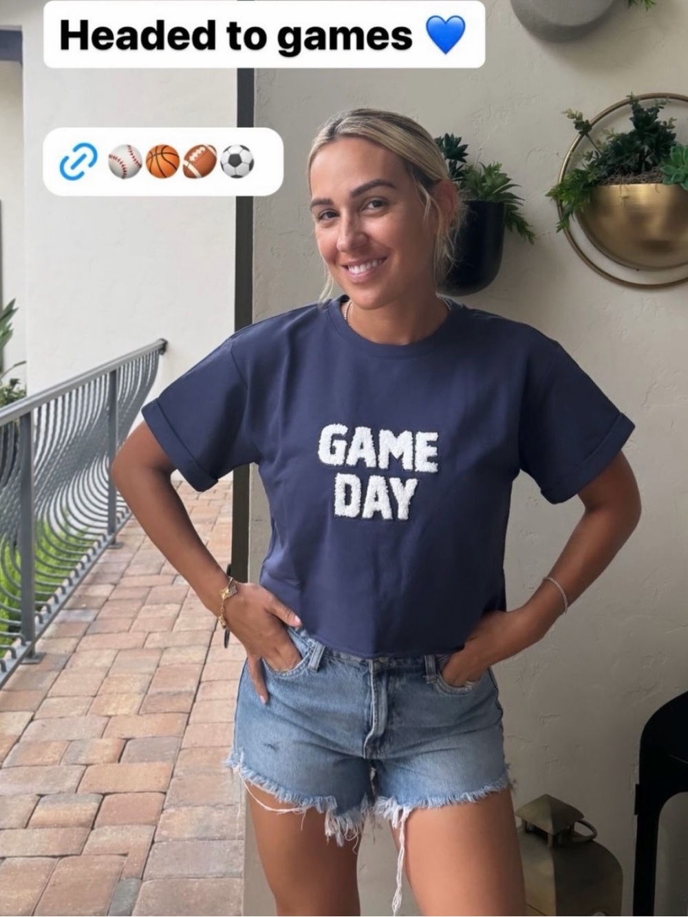 Vici Game Day Blue Cropped Short Sleeve Top Small- worn once/like new!